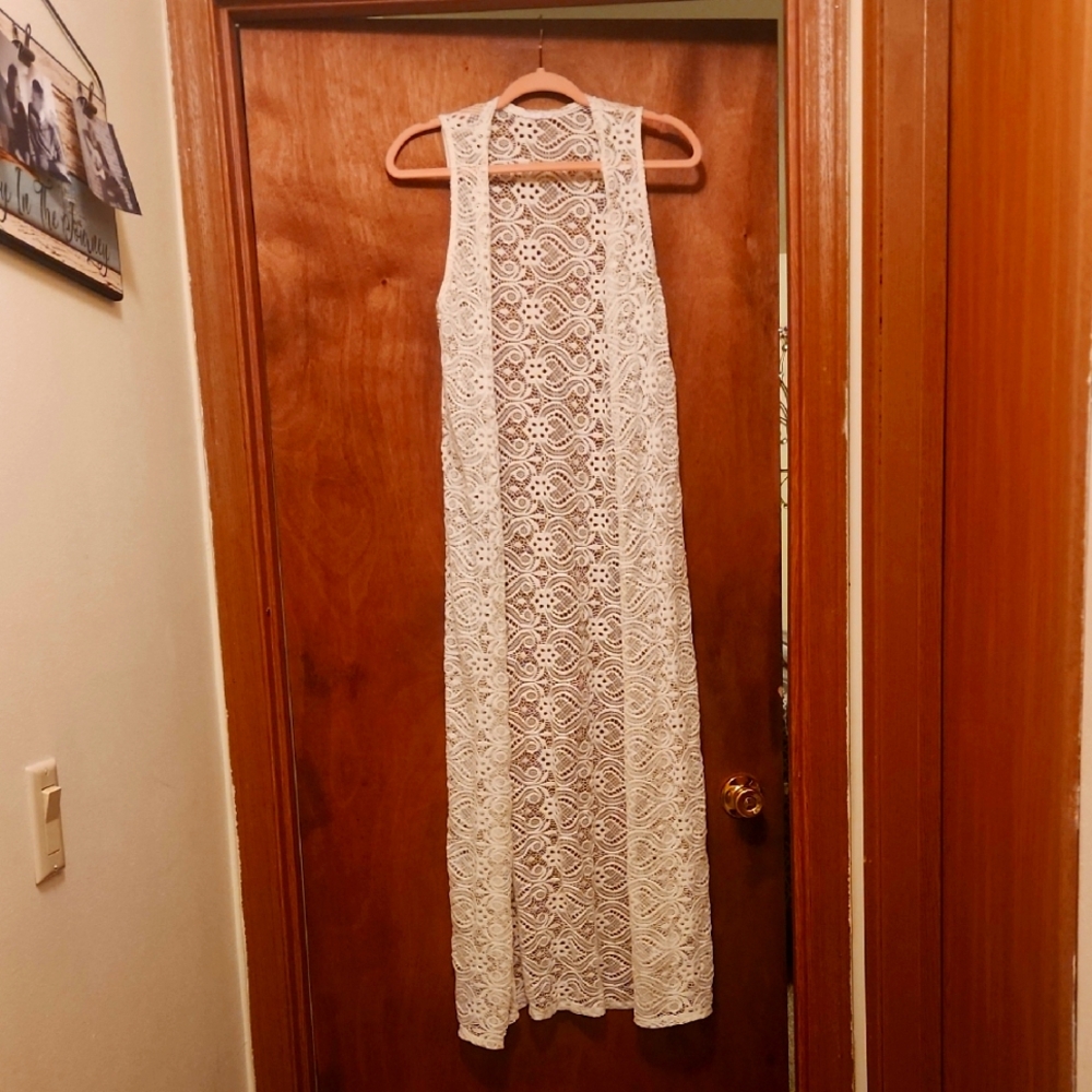 A'gaci Cream Maxi Length Lace Vest Size Med